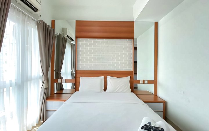 Monochrome Studio Room at Taman Melati Jatinangor Apartment by Travelio