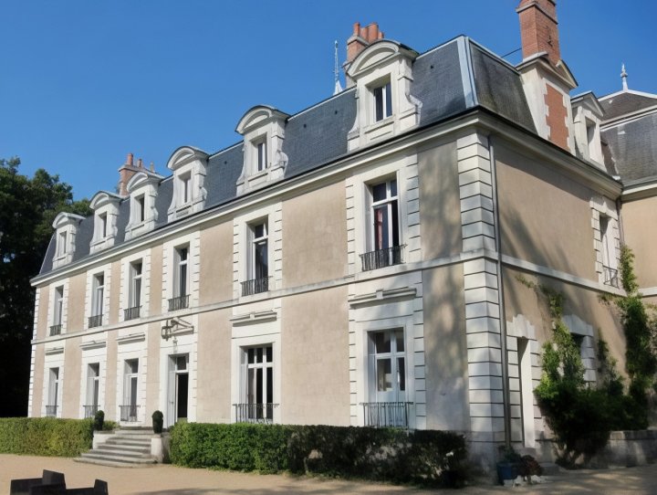 尚特鲁瓦城堡住宿加早餐式酒店(Maison d'Hôtes Chateau de Chanteloire)