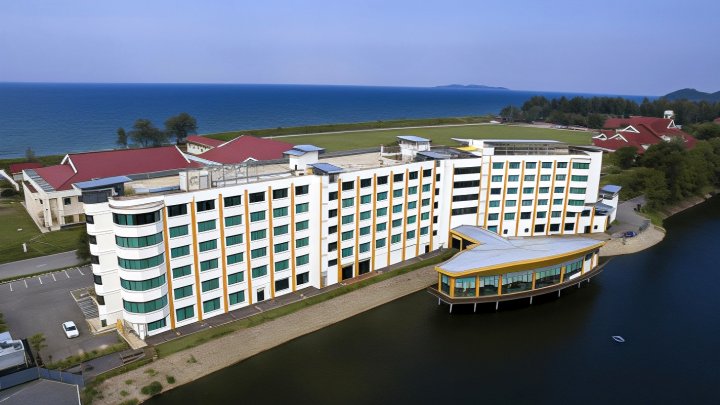 水滨摄政酒店(The Regency Waterfront Hotel)