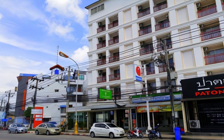 宋芭东海滩旅馆(The Son Patong Beach Hotel)