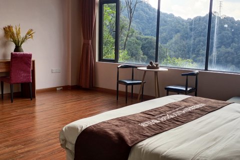 龙门南昆山石河奇观度假山庄