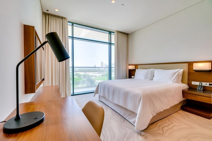 One Bedroom Apartment Near Emirates Golf Club
