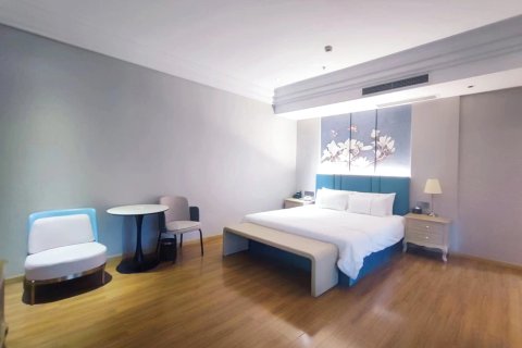 白玉兰酒店(重庆解放碑步行街洪崖洞店)