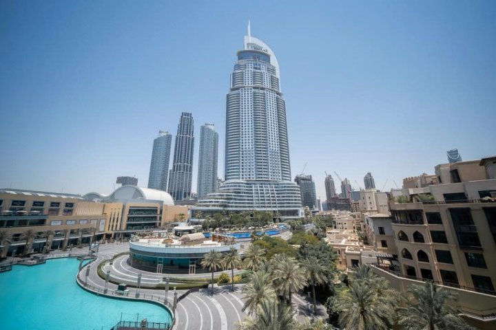 Glamorous Arabian Flat with Views to Burj Khalifa