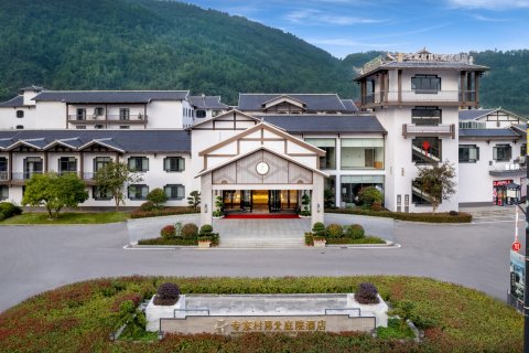 张家界专家村阳光庭院酒店(国家森林公园武陵源标志门店)