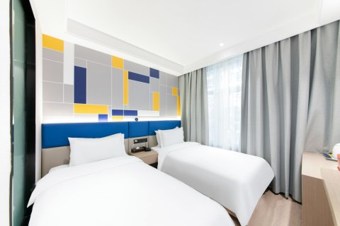 7天酒店(阿拉善左旗开元购物广场店)