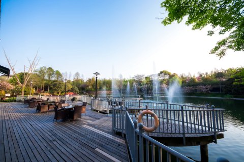 苏州彤日涵园湖滨度假酒店