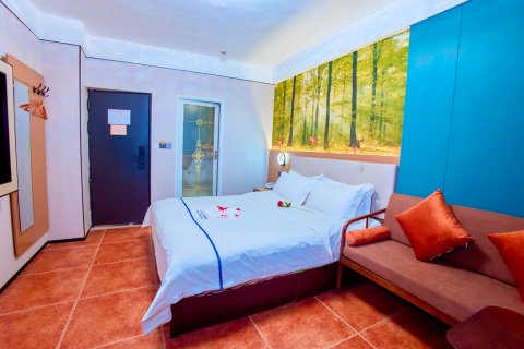 苹果主题酒店(辉县南关时代广场店)