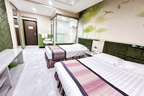 迈典主题宾馆(牡丹江火车站步行街店)