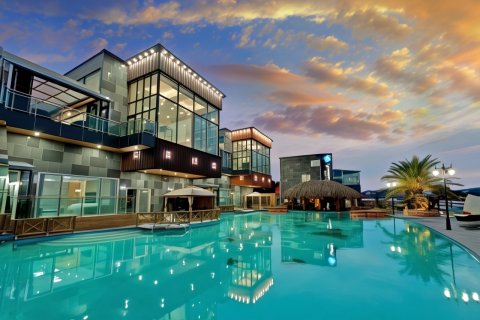 加那利泳池别墅度假屋(Geojedo Canarias Pool Villa)