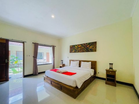 红多兹酒店-近塞隆贝拉纳克海滩(RedDoorz Near Pantai Selong Belanak)