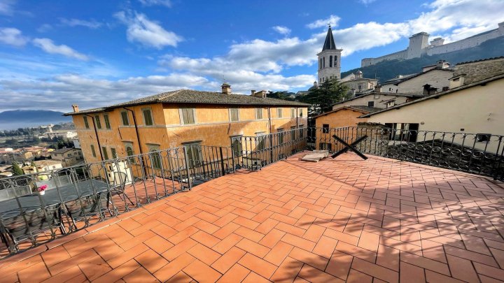 Duomo Apt with Spectacular Terrace, Sleeps 6