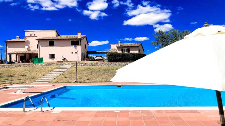 Spoleto Villa + Lodge - Sleeps 18. Exclusive Pool/Grounds. 5