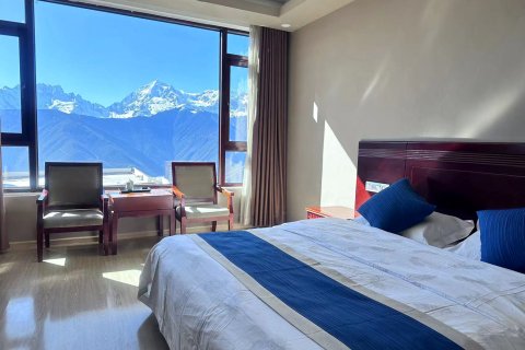 德钦飞来寺缅茨姆商务酒店