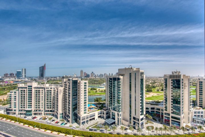 Urban 1BR w/ Golf Course Views