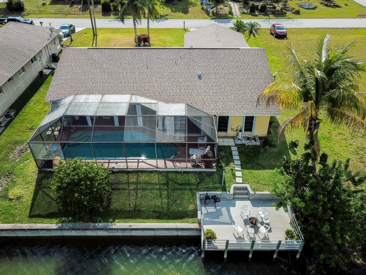 Large Gorgeous 3/3 Waterfront House with Pool and Dock. Boat Kayak Fishing Rod