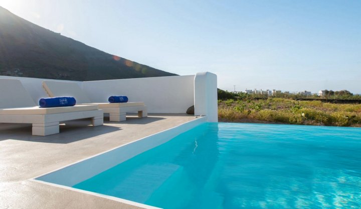 Azar Villas Santorini Senior Suite with Private Pool and Sea View