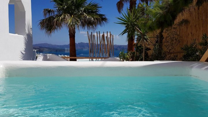 Summer Lovers Villa Santorini Bronze Suite with Sauna | Private Outdoor Hot Tub