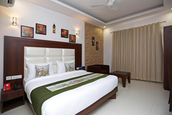 Hotel Arch -Stunning Double Room Near Aerocity New Delhi