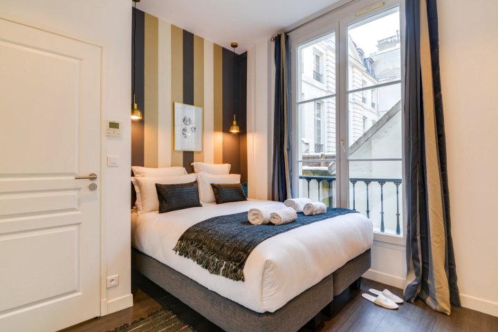 Monsigny I in Paris with 4 Bedrooms and 3 Bathrooms