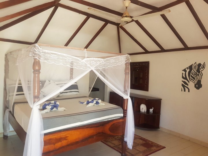 Romantic Room with Access to Beach Ideal for 2 Guests, in Kigomani, Zanzibar