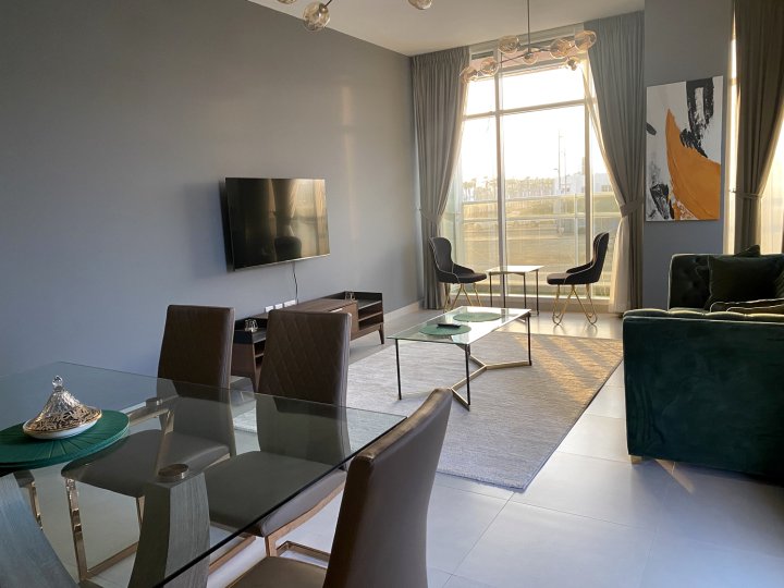 La Mer Specious Apartment