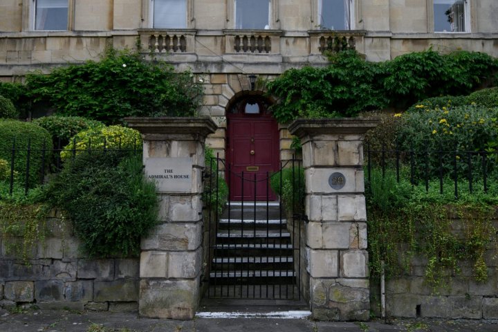 The Admirals Mansion - Central Bath