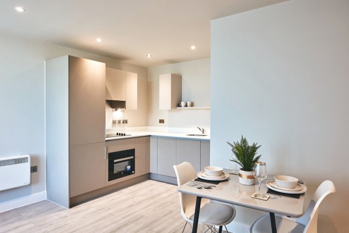 Seven Living Residences Bracknell - Luxurious & Chic Apartments - Free Parking