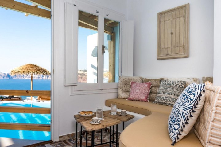 Summer Lovers Villa Santorini Silver Suite Outdoor Pool | Hot Tub | Caldera View