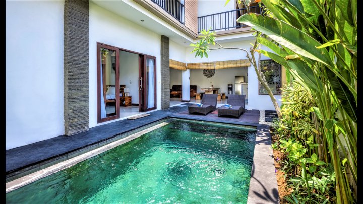 Homey Villa 3 Bedroom in Strategic Place Seminyak , Legian