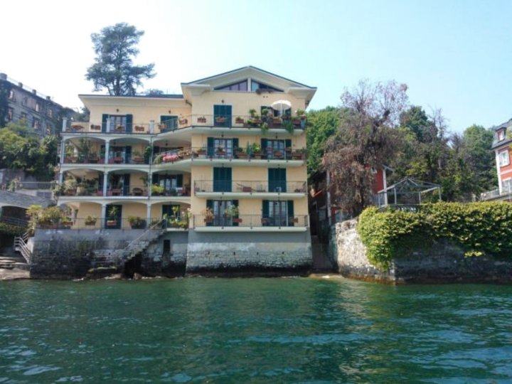 Giulia Apartment with Wonderful Lake View in Verbania Pallanza