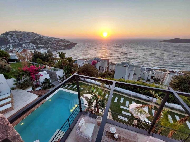 6 Bedroom Luxury Mansion in Yalikavak with Stunning Sea View & Spacious Garden
