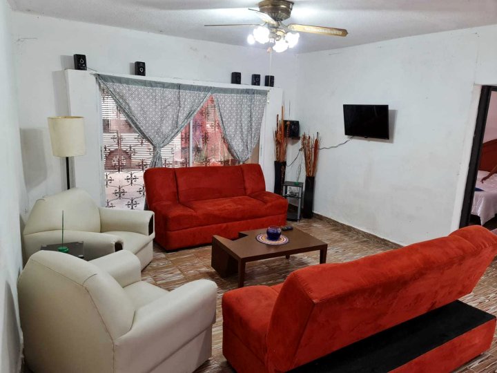 Excellent House in the Center of Merida with Parking, a / C, Tv, Wifi