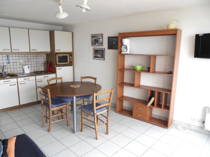 Apartment for 5 People Near the Beach