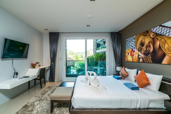 ET414 - Charming Pool View Studio, Pool and Gym in Patong
