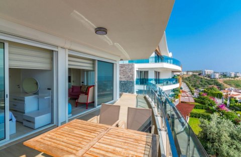 Splendid Home with Shared Pools and View Near Beach and City Center in Alanya