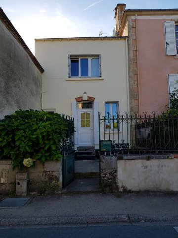 Recently renovated holiday house in the heart of a small French town