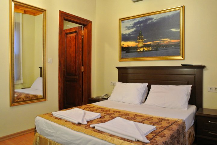 Double Bed with Private Bathroom Close Blue Mosque