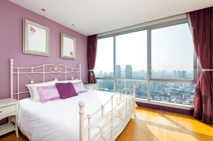 "一室全方位服务天际别墅"("serviced 1 Bed Panoramic Skyvillas")