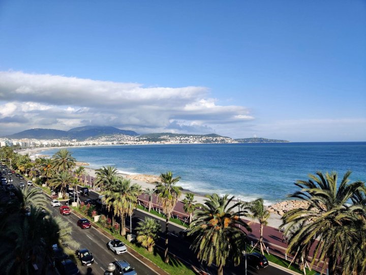 Gorgeous Apartment on the Famous Promenade des Anglais.
