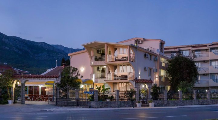 Villa Jadran Apartments - One Bedroom Apartment with Street View