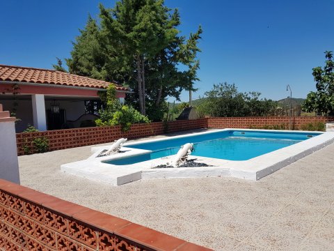 Chalet Con Piscina En Sierra Norte De Sevilla