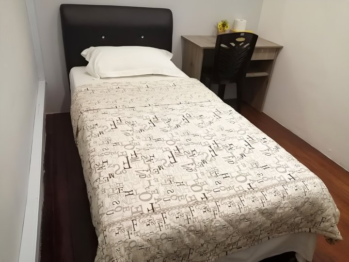 Single Room with AC, Central Accomodation