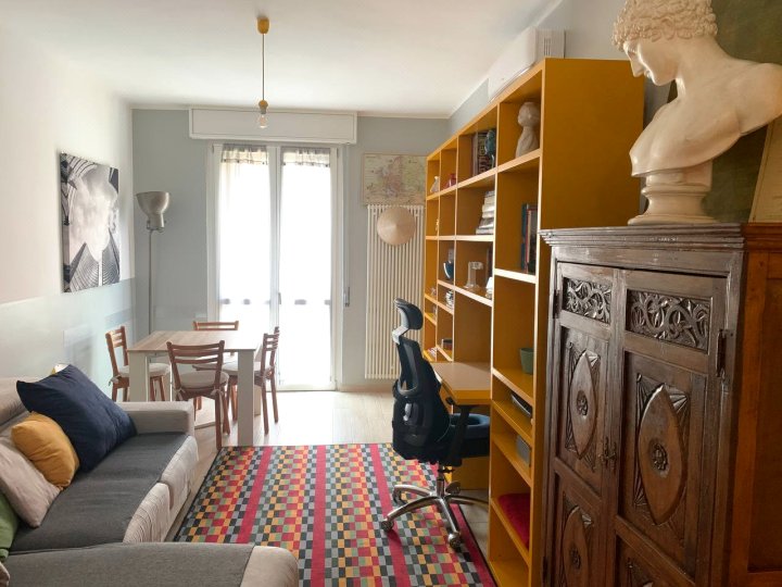 Arty & Colourful Flat Close to Campus Bocconi - by Beahost Rentals