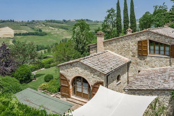 Villa Santella an Amazing Retreat Between Florence and Siena