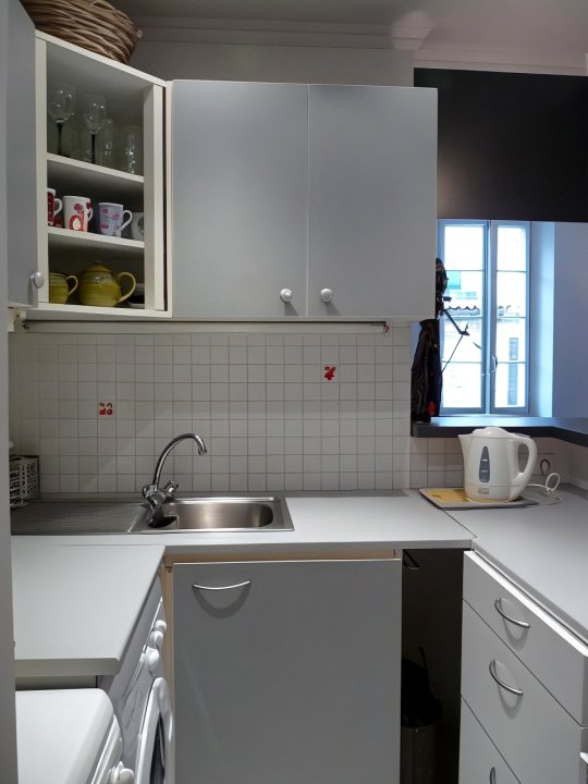 Two Bed Apt in the Heart of Cannes Old Town Easy Walking Distance from the Palais and Beaches - 785