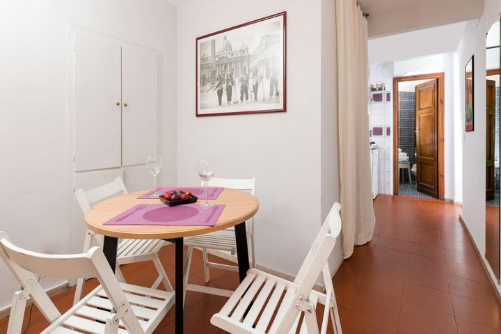 Minerva in Roma with 1 Bedrooms and 1 Bathrooms