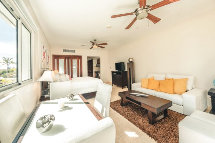 Stay in This Lovely Beachfront Studio at Punta Palmera BA3