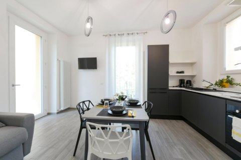 Sunflower Apartment 2 with Balcony in Baveno Center