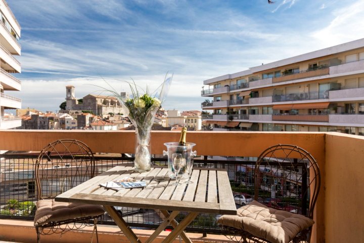 Modern 3 Bedroom, 3 Bathroom Accommodation Near Cannes Old Town Walking Distance to Palais. - 330